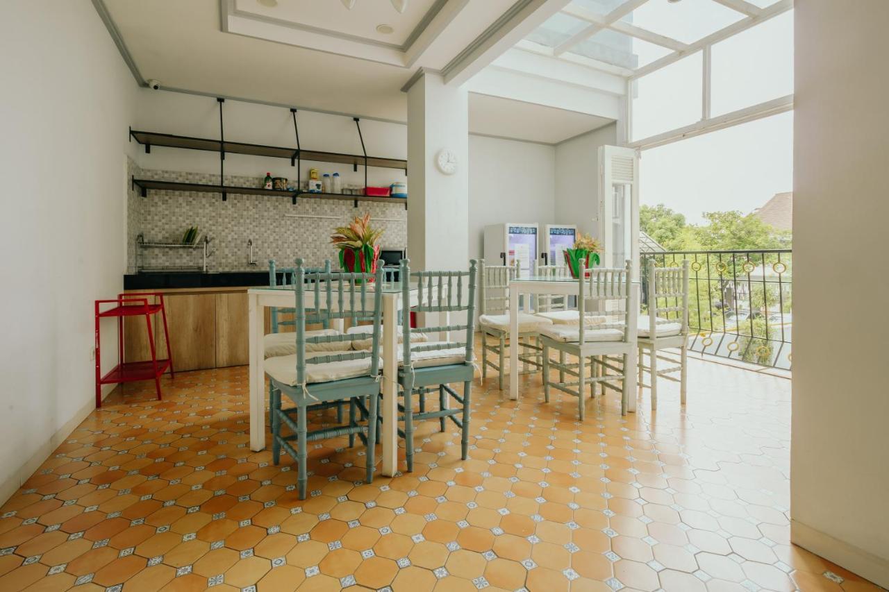 Urbanest Inn House TB Simatupang Pasar Minggu Bagian luar foto