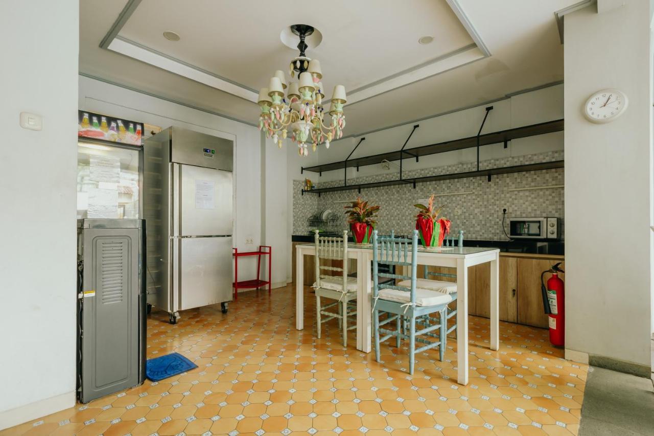 Urbanest Inn House TB Simatupang Pasar Minggu Bagian luar foto