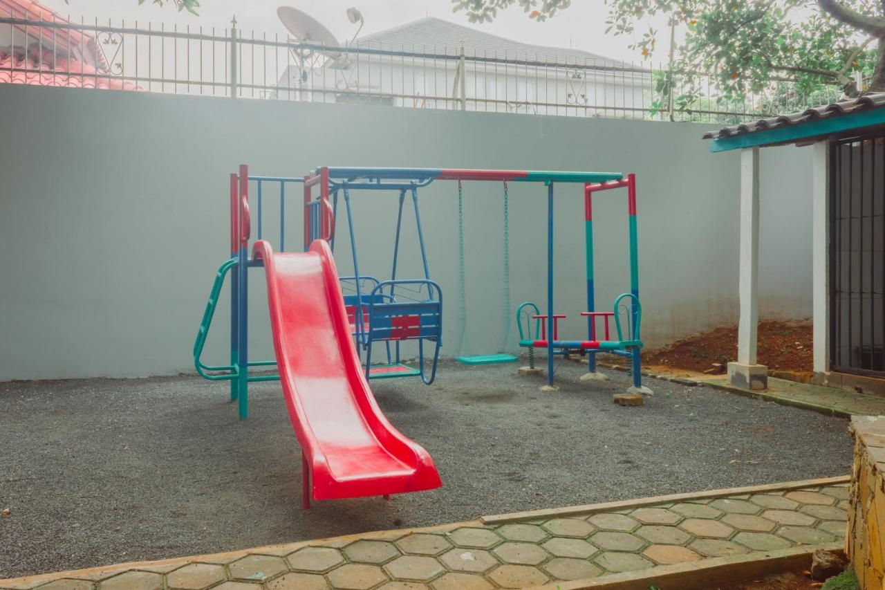 Urbanest Inn House TB Simatupang Pasar Minggu Bagian luar foto