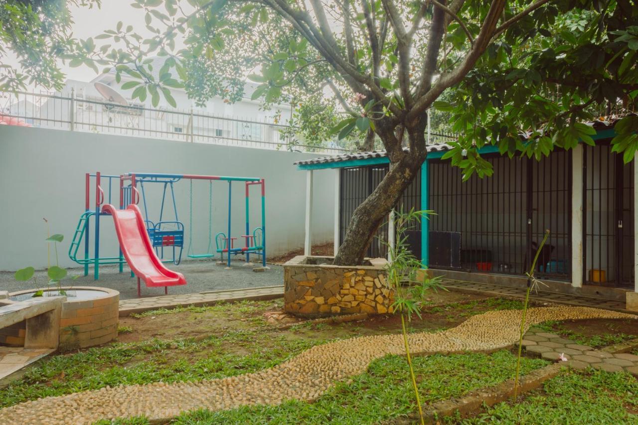 Urbanest Inn House TB Simatupang Pasar Minggu Bagian luar foto