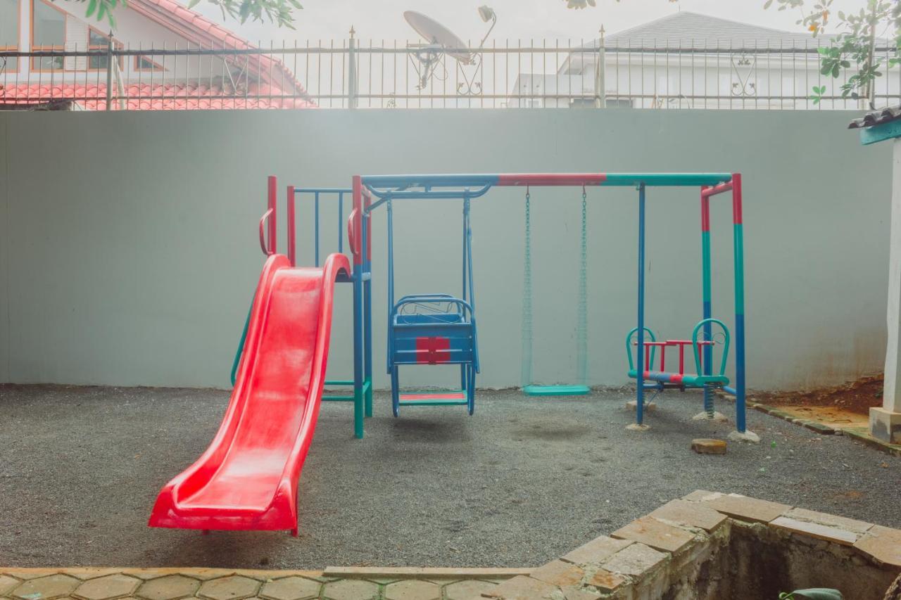 Urbanest Inn House TB Simatupang Pasar Minggu Bagian luar foto