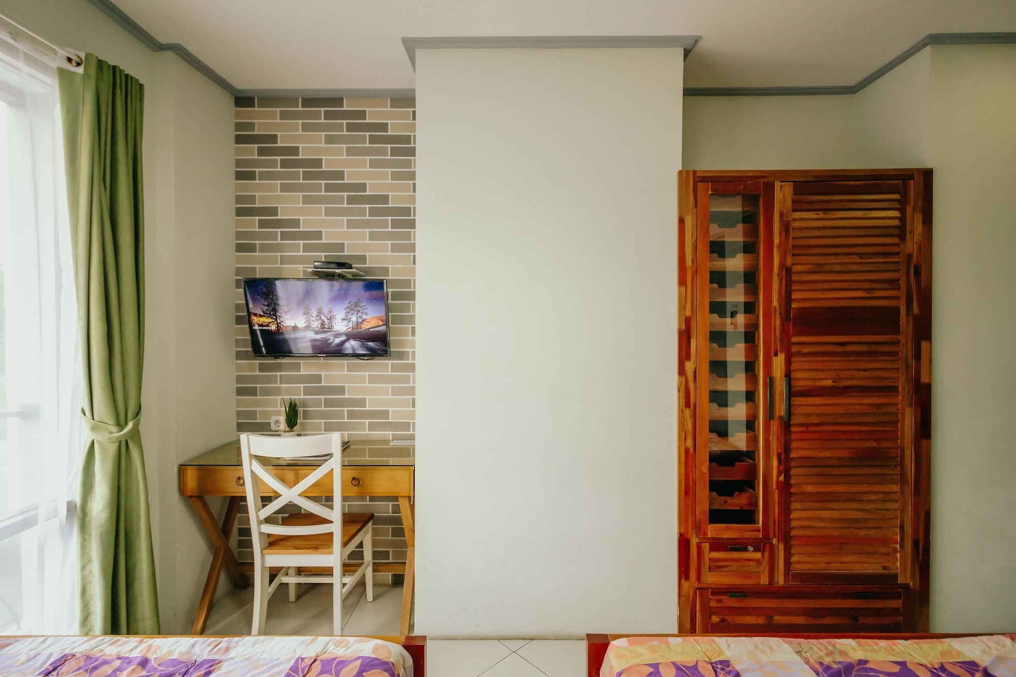 Urbanest Inn House TB Simatupang Pasar Minggu Bagian luar foto